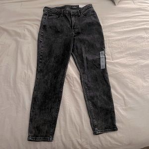 Brand new (with tags!) Old Navy straight legged jeans - size 12